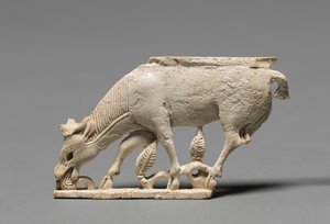飾り額：ブラウジングスタッグ、紀元前900-800年 作： Unbekannt