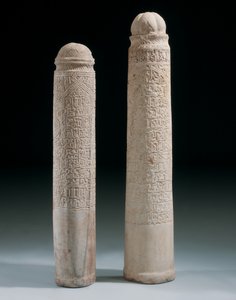 ファーティマ朝の円柱状の墓石、11世紀頃 作： Unbekannt