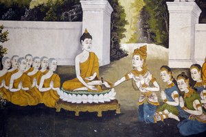 チェンマイのワット・プラ・ドイ・ステープにある仏陀の生涯の一場面を描いたフレスコ画。托鉢を受ける仏陀。タイ