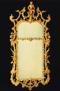 ジョージ3世の金箔の橋脚の鏡、2つのプレート、精巧な紋章、岩盤の上の猿の姿を中心に、1765年頃 作： Unbekannt