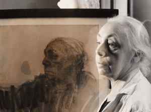 ドイツの画家、グラフィック・アーティスト、彫刻家ケーテ・コルヴィッツ、1940年頃のドイツ（モノクロ写真） 作： Unbekannter Künstler