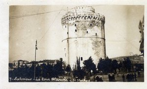 ギリシャ、サロニキ（またはテッサロニキ）：白い塔の眺め - ポストカード 1914-1918年 作： William M. Timlin
