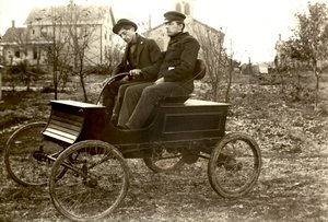 ハル・ブラザーズ・オートモービル アメリカ 1903年頃（モノクロ写真）