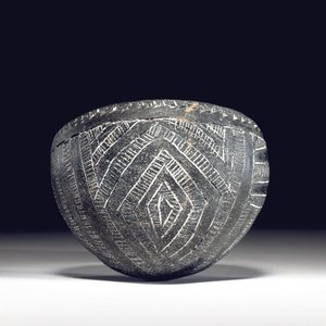 切開したボウル、Kerma C-group、c.2050-1850 BC 作： Unbekannt