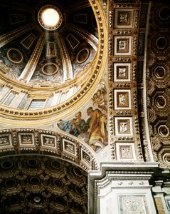 ローマのサン・ピエトロ大聖堂（Basilica San Pietro）のドームの内側の様子。詳細はこちらミケランジェロ(Michelangelo)が着手し、ジャコモ・デラ・ポルタ(Giacomo della Porta)とフォンタナ(Fontana)が完成させた。イタリア・ローマ 作： Unbekannt