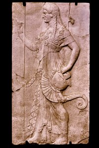 イタリア。ヴェスヴェのふもとにあるヘルクラヌムの遺跡。四神のサケリウム