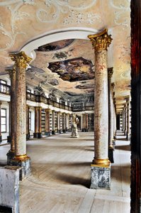 オットーボイレン、バヴィエール、ドイツ、ヨーロッパのベネディクト会修道院の図書館。 写真撮影 作： Unbekannter Künstler