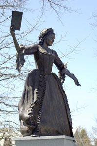 文学マサチューセッツ州バーンステイブルにあるアメリカの作家、マーシー・オーティス・ウォーレン（1728-1814）の像 作： Unbekannter Künstler