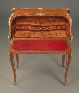 ルイ15世のビューロー・ド・ダム、花の寄木細工とオルモルの台紙、ベルナルド2世ヴァンリゼンブルク（fl.1730-65 - 6）、c.1750 作： Unbekannt