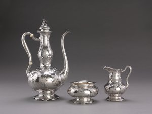 ハンマードコーヒーサービス：コーヒーポット、c.1900-1910 作： Unbekannt