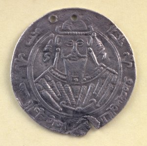 al-Mutawakkil (822-861) の肖像画が描かれたメダリオン、バグダッドのカリフ、9 世紀 (銀)