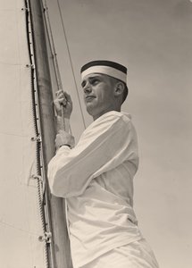 メインセイルを巻き上げるミッドシップマン（メリーランド州アナポリスの米海軍兵学校）。1942年(写真) 作： Unbekannt
