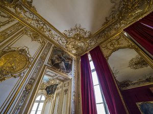ミネルヴ先生が若い娘にタペストリーの技術を教えている。シャルル・トレモリエール（1703-1739）の絵 作： Unbekannt