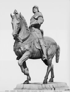 アンドレア・デル・ヴェロッキオ（1435-88）によるバルトロメオ・コッレオーニの記念碑（ヴェネツィア、サン・ジョヴァンニ・エ・パオロ広場）（モノクロ写真