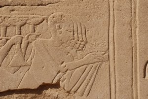 エジプト、ルクソールのカルナックにある複数のヘッド（写真 作： Unbekannt