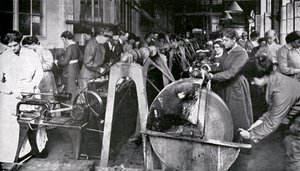 第一次世界大戦中の軍需労働者 作： Unbekannter Künstler