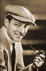 ルドルフ・ヴァレンティノ（1895～1926）の肖像（モノクロ写真）。 作： Unbekannter Künstler