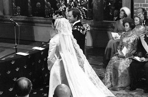 ストックホルムのストルキルカンでの結婚式でのシルビア女王とカール 16 世グスタフ国王 作： Unbekannter Künstler