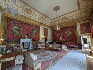 Red Tapestry Drawing Room、ノッティンガムシャー、イングランド (写真)