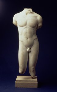 紀元前5世紀のポリクリタン製ブロンズ原型に倣ったローマ人男性の若々しい姿の胴体（正面図）紀元後1世紀頃（パリアン大理石）（90527も参照