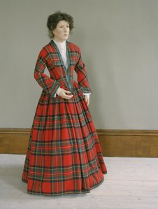 ロイヤル・スチュワート社製タータン・ウール・ドレス、ルーシュ付きシルク・トリミング、1845-50年頃 作： Unbekannt