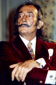 サルバドール・ダリ (1904-1989) スペインのシュルレアリスムの芸術家 1968年頃の画像（写真 作： Unbekannt