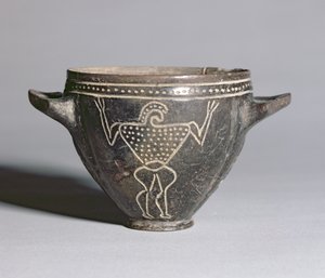 戦士の像を刻んだ「スカイフォス」カップ エトルリア時代、前650～625年頃（インパスト陶器、イエローオーカー 作： Unbekannt