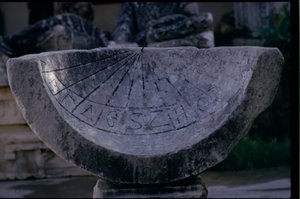 カラカラとその母に捧げられた日時計、ローマ時代、西暦212～218年頃（写真）（11584も参照