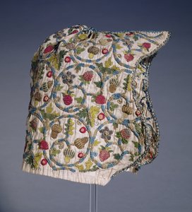 T.6-1946 女のコイフ イギリス 16世紀後半 刺繍入りリネン 作： Unbekannt