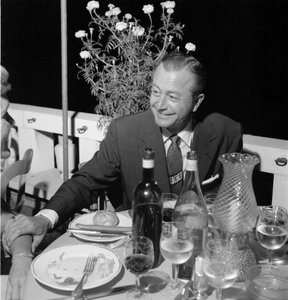 俳優、監督のロバート・ヤング、ヴェニスのリドにて - 1954年 作： Unbekannt