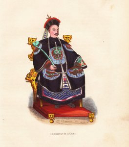 玉座に座る刺繍の衣と孔雀の羽の帽子姿の中国皇帝。オーギュスト・ヴァーレンの「Mores, Uses et Costumes de tous les Peuples du Monde」（Librairie Hist）に掲載されたパンネマケルの挿絵をもとに、メルシエが手彩色した木版画。