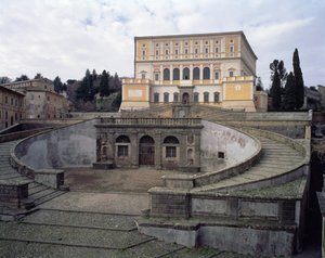 アレッサンドロ・ファルネーゼ枢機卿（1546-92）のためにヤコポ・ヴィニョーラ（1507-73）とその後継者たちが設計したファサード、前庭、階段の眺め 1557-83（写真 作： Unbekannt