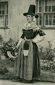 ウェールズ。堂々としたウェールズの老婦人は、民族衣装に固執する。1920 作： Unbekannt