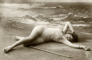 水着の女性、c。 1900年代初頭（ポストカード） 作： Alec Hunter