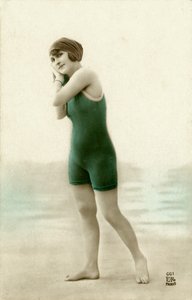 水着の女性、c。 1900年代初頭（ポストカード）
