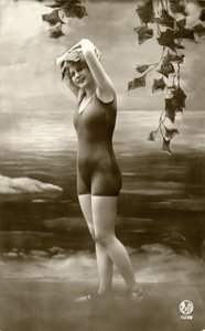 水着姿の女性、c. 1900年代初頭（ポストカード）