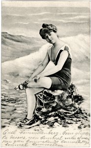 水着姿の女性、c. 1900年代初頭（ポストカード） 作： Alec Hunter
