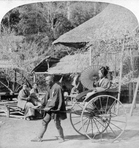 1896年、杉田県人力車の人力車での朝の乗車。 作： Underwood and Underwood