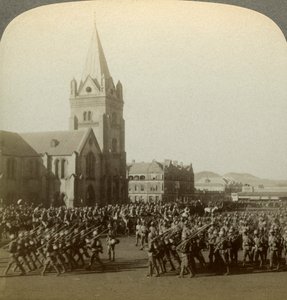 ロードロバーツ、パブリックスクエア、プレトリア、南アフリカ、ボーア戦争、1900年にレビューされたイギリスの兵士。 作： Underwood and Underwood