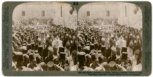 1903年、エルサレムの聖墳墓教会に入るギリシャ総主教のイースター行列。