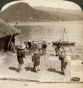 1904年、日本の内海の釣りビーチの横にある大麦。