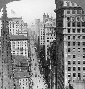 帝国の建物からトリニティ教会を過ぎてブロードウェイまで、1902 作： Underwood and Underwood