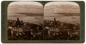 1900年、パレスチナのジェズレルの北にあるギデオンの戦場とモレの丘。 作： Underwood and Underwood