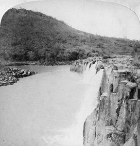 南アフリカのコレンソ近くのボーアラージャー川からのトゥゲラ川の中流、第2ボーア戦争、1901年