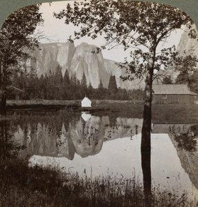 カテドラルロックス、ヨセミテバレー、米国カリフォルニア州、1902年のミラービュー。