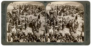 1900年、東の壁の外で犠牲のためにエルサレムにやってきた人々。