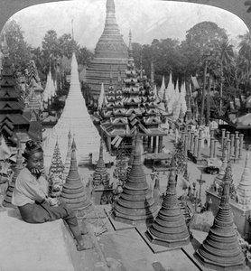 シュエダゴンパゴダ、ラングーン、ビルマ、c1900年代。 作： Underwood and Underwood