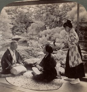 美術産業のリーダーである浪川Y氏の家の庭園、京都、1904 作： Underwood and Underwood