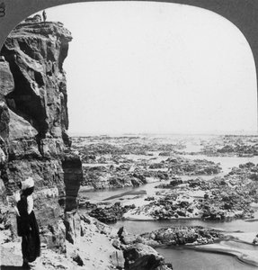 1905年、エジプト南西部から見たナイル川の2番目の白内障。