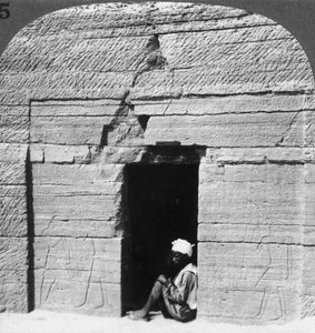 ハルクフの墓、ピラミッド建設者の時代のフロンティア男爵、アスワンアスワン、エジプト、1905年。